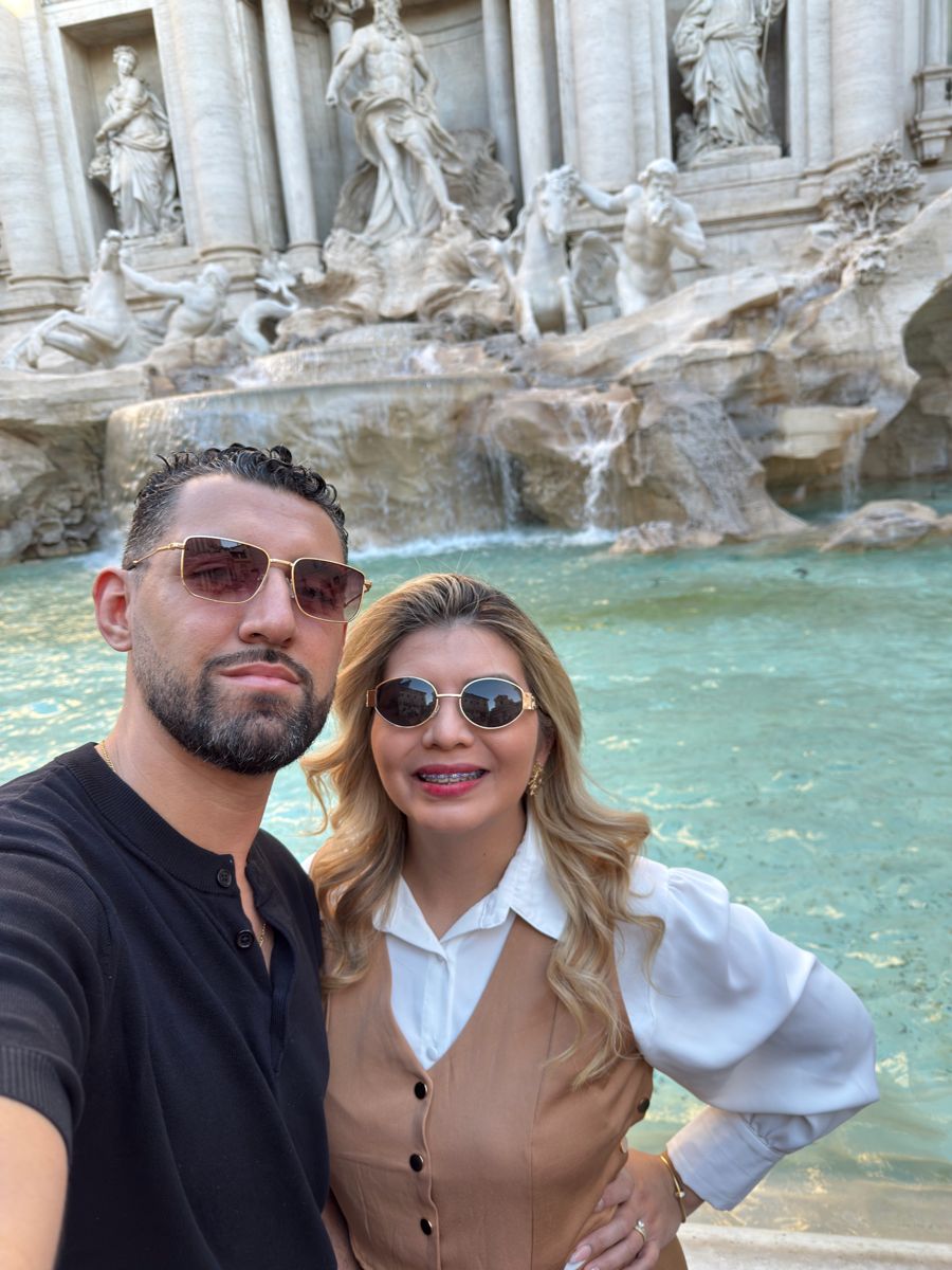 Sol y Luis en la Fontana di Trevi, Roma